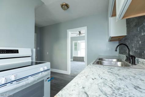12909 Beachwood Avenue Garfield Heights OH 44105