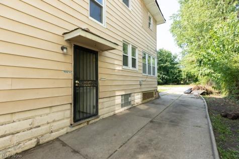 12909 Beachwood Avenue Garfield Heights OH 44105