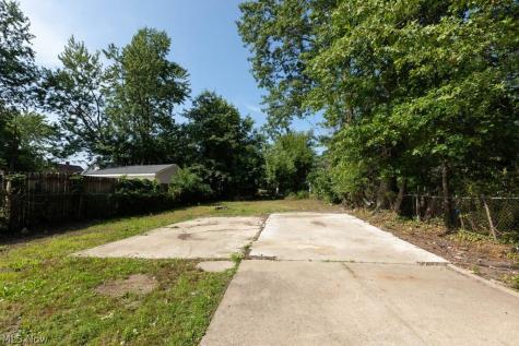 12909 Beachwood Avenue Garfield Heights OH 44105
