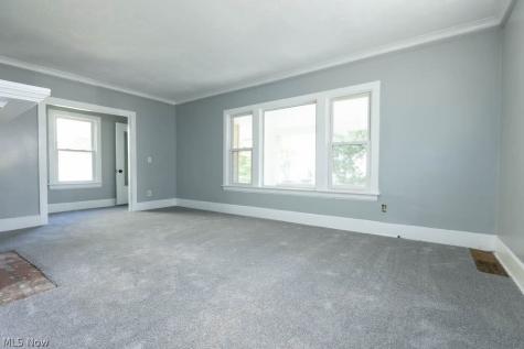 12909 Beachwood Avenue Garfield Heights OH 44105