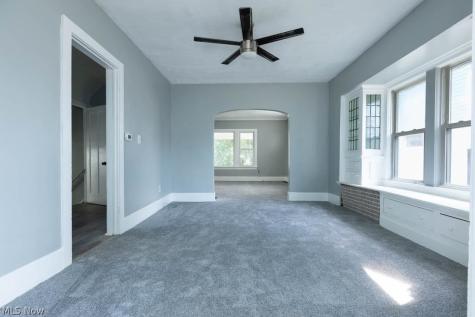 12909 Beachwood Avenue Garfield Heights OH 44105