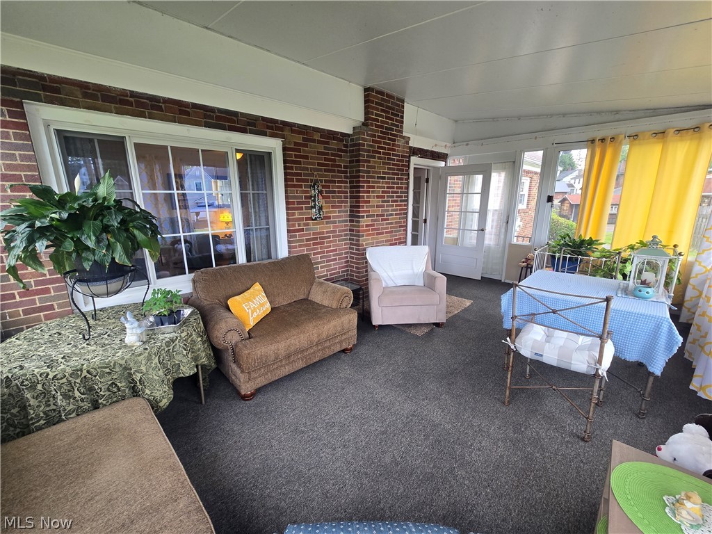 1521 Nicholear Avenue Coshocton OH 43812