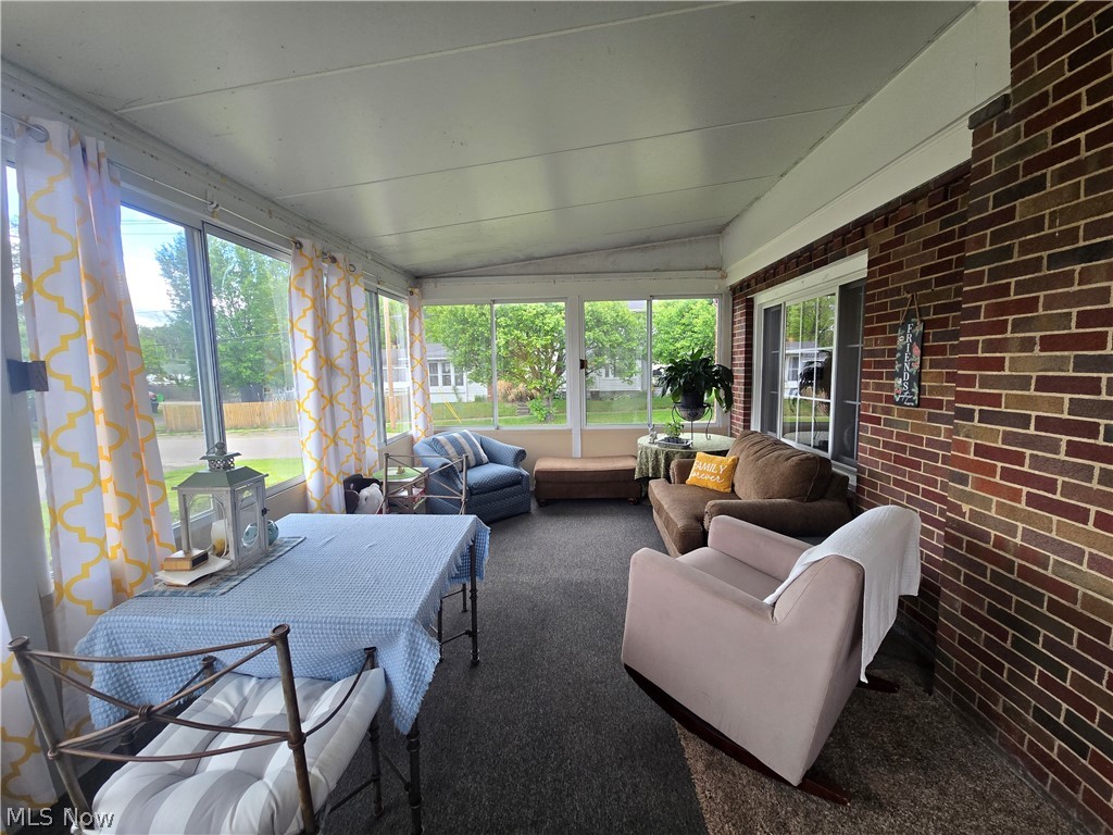 1521 Nicholear Avenue Coshocton OH 43812