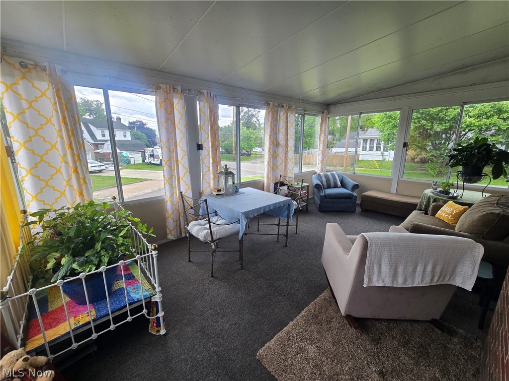 1521 Nicholear Avenue Coshocton OH 43812