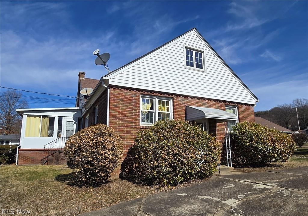1521 Nicholear Avenue Coshocton OH 43812