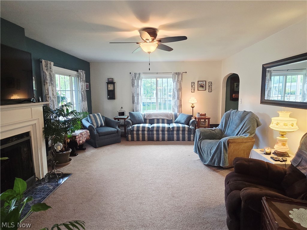 1521 Nicholear Avenue Coshocton OH 43812