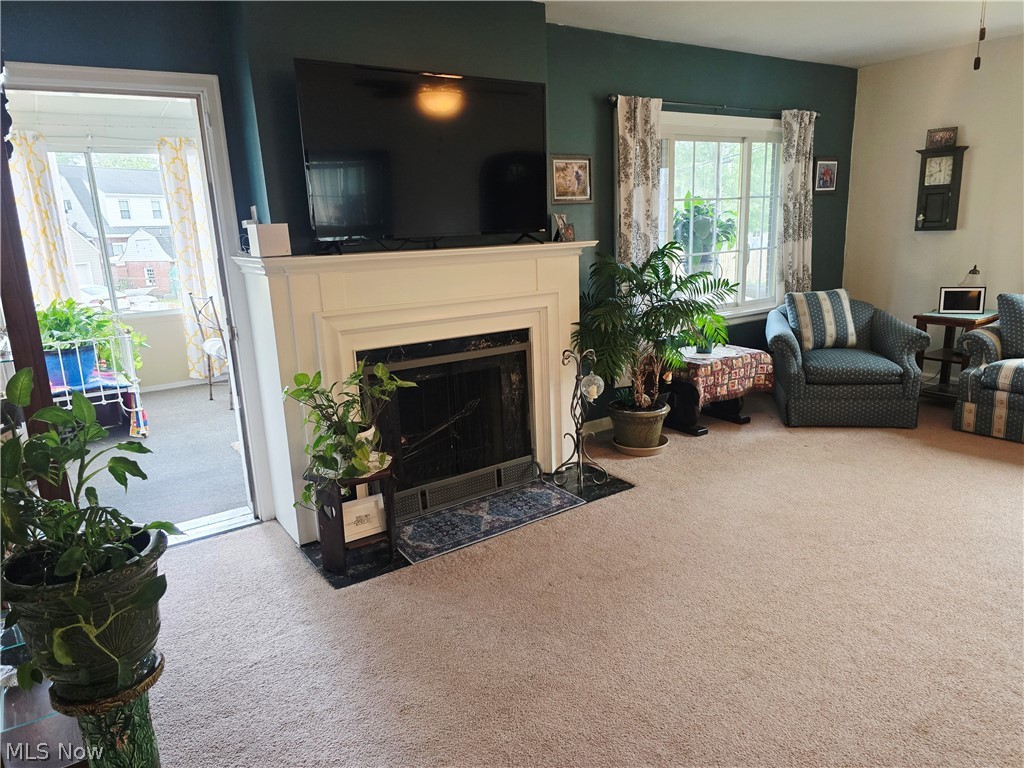 1521 Nicholear Avenue Coshocton OH 43812