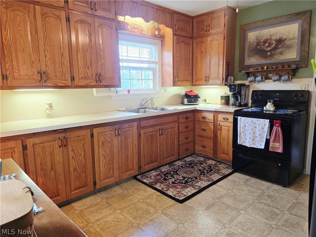 1521 Nicholear Avenue Coshocton OH 43812