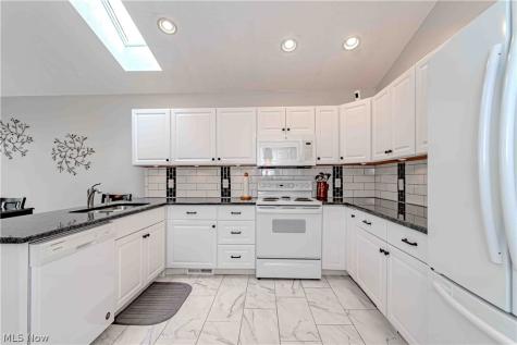 18316 Sherbrooke Oval Strongsville OH 44136