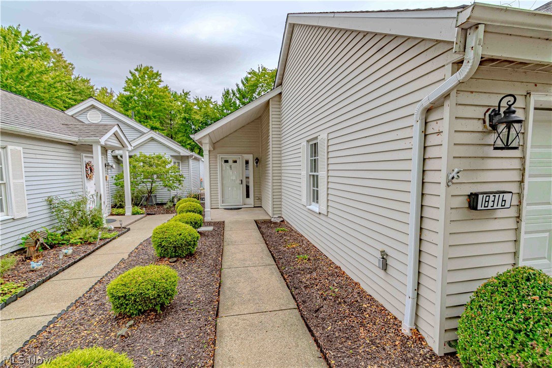 18316 Sherbrooke Oval Strongsville OH 44136