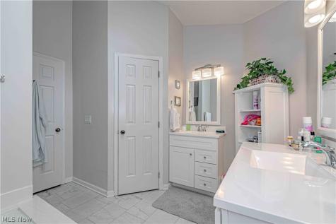 18316 Sherbrooke Oval Strongsville OH 44136