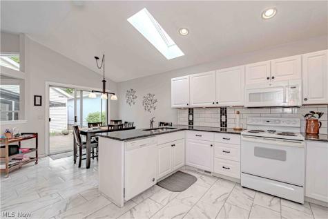 18316 Sherbrooke Oval Strongsville OH 44136