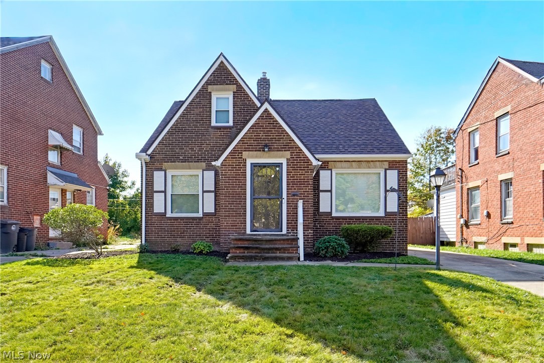 16220 Throckley Avenue Cleveland OH 44128