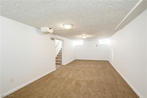 16220 Throckley Avenue Cleveland OH 44128