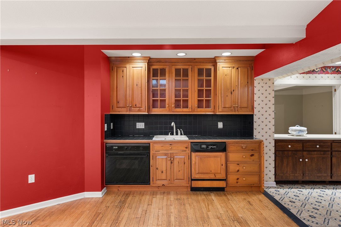 1385 Queen Annes Gate Westlake OH 44145