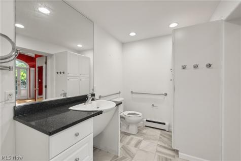 1385 Queen Annes Gate Westlake OH 44145