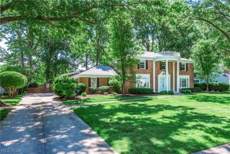 1385 Queen Annes Gate Westlake OH 44145