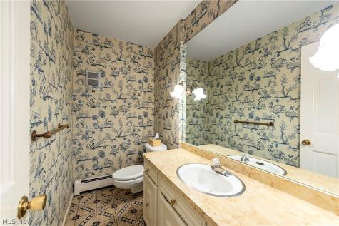1385 Queen Annes Gate Westlake OH 44145