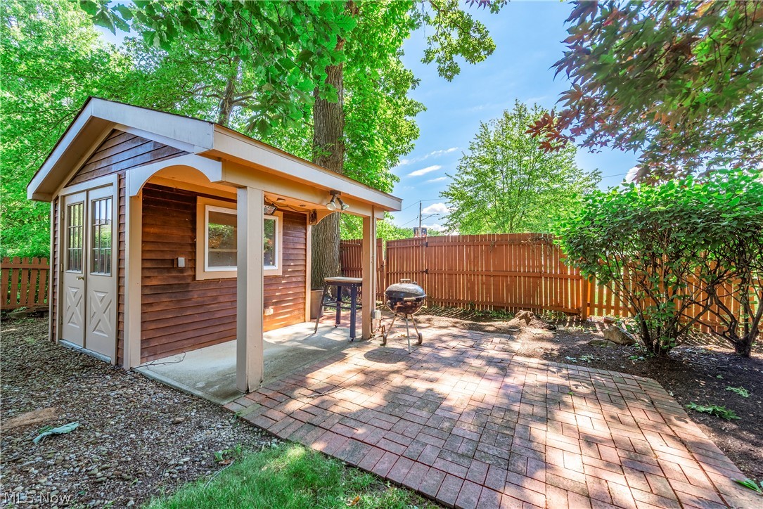 1385 Queen Annes Gate Westlake OH 44145