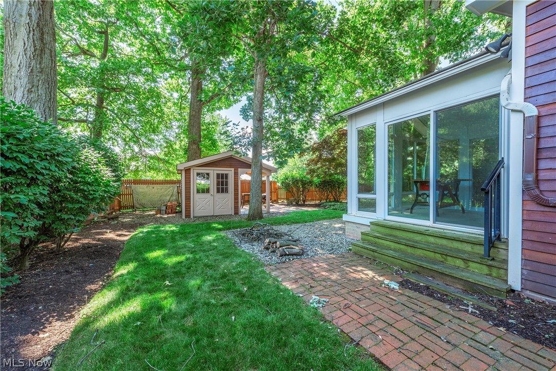 1385 Queen Annes Gate Westlake OH 44145