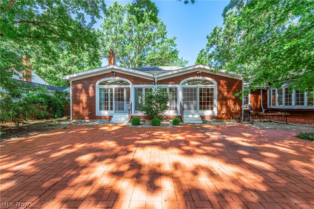 1385 Queen Annes Gate Westlake OH 44145
