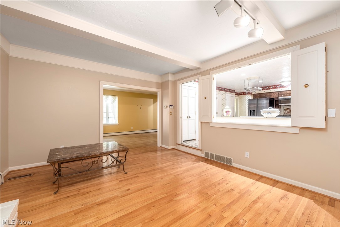 1385 Queen Annes Gate Westlake OH 44145