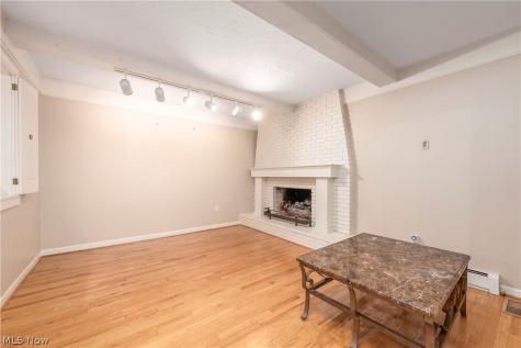 1385 Queen Annes Gate Westlake OH 44145
