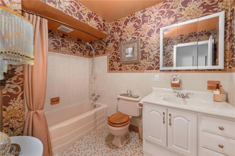 5323 Evergreen Drive North Olmsted OH 44070
