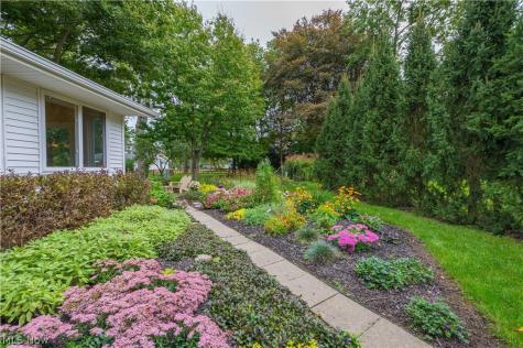 5323 Evergreen Drive North Olmsted OH 44070