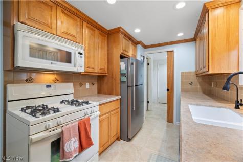 24231 Fairlawn Drive North Olmsted OH 44070