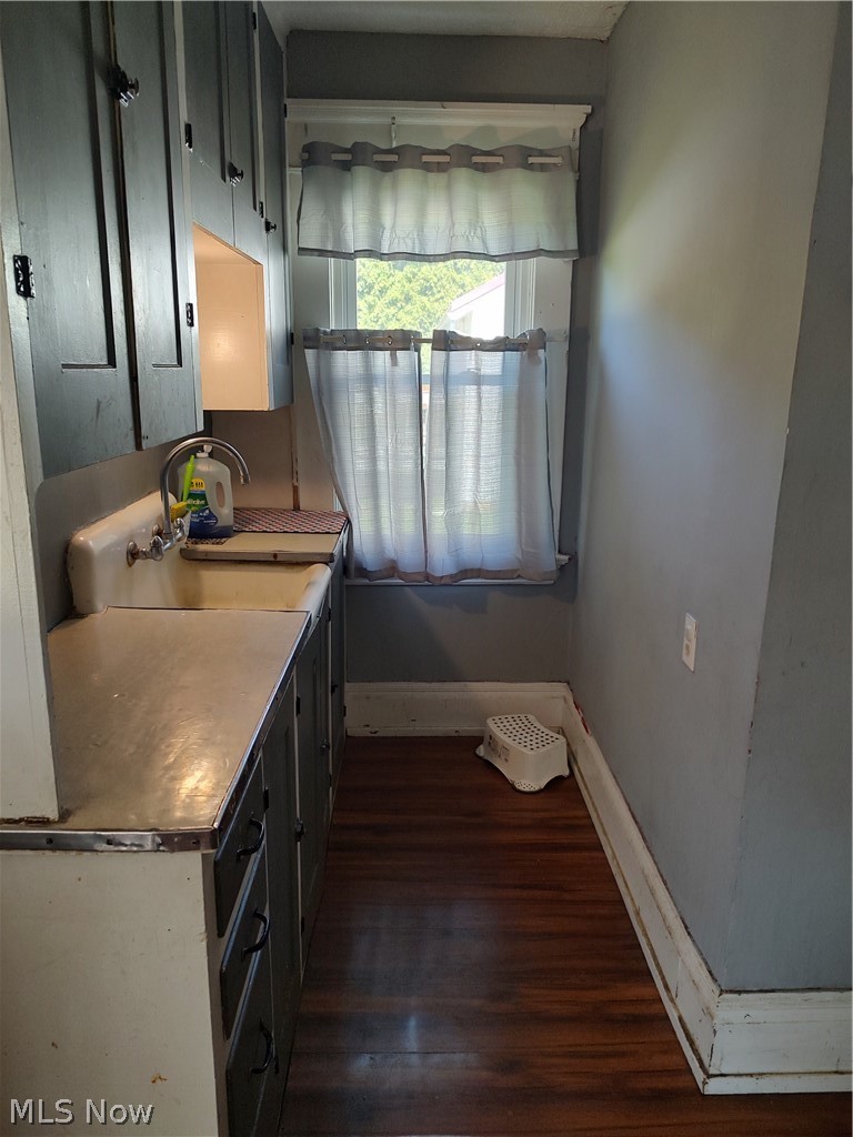 160 Neighbor Street Newcomerstown OH 43832