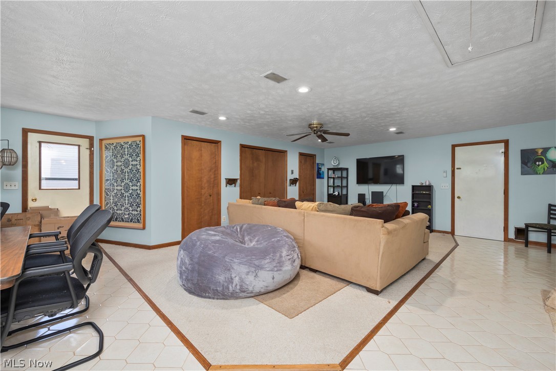 2565 Abbe Road Sheffield Village OH 44054