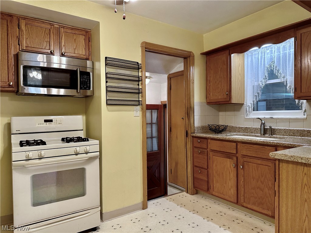 19102 Puritas Avenue Cleveland OH 44135