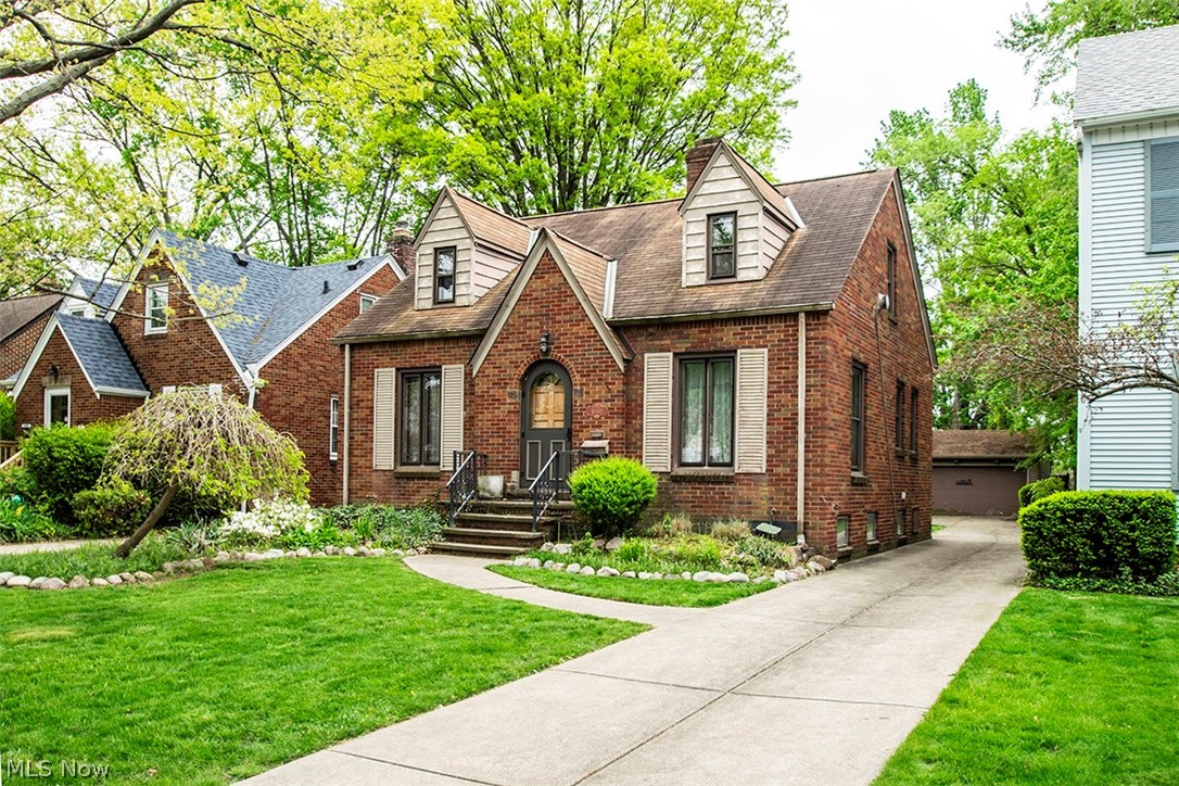 16305 Elsienna Avenue Cleveland OH 44135