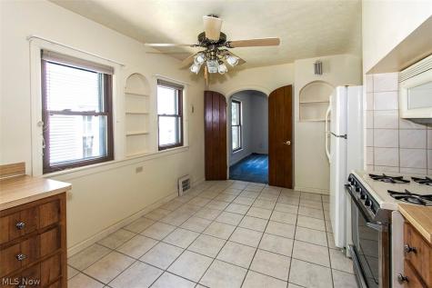 16305 Elsienna Avenue Cleveland OH 44135