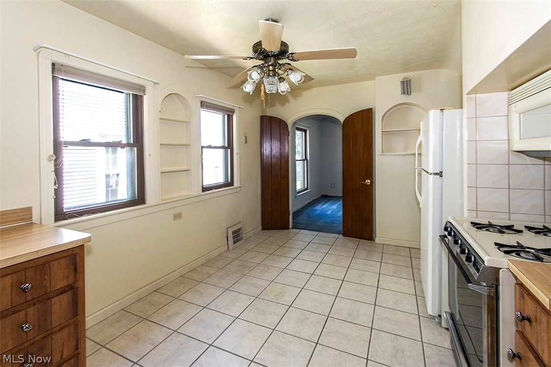 16305 Elsienna Avenue Cleveland OH 44135
