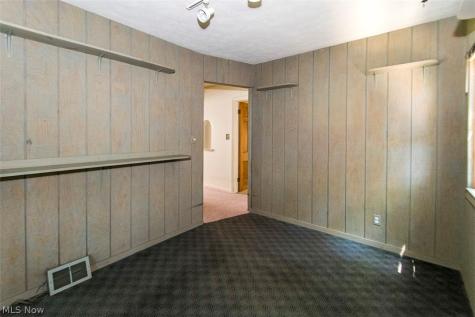 16305 Elsienna Avenue Cleveland OH 44135