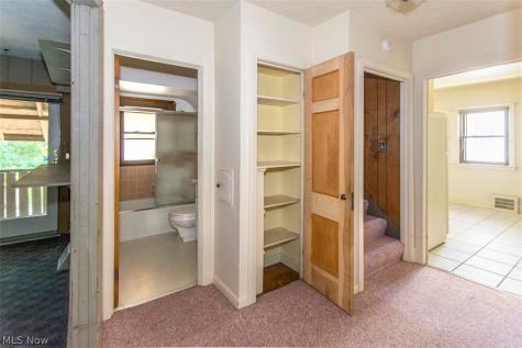 16305 Elsienna Avenue Cleveland OH 44135