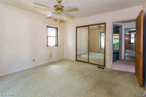 16305 Elsienna Avenue Cleveland OH 44135