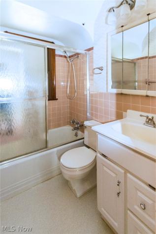 16305 Elsienna Avenue Cleveland OH 44135