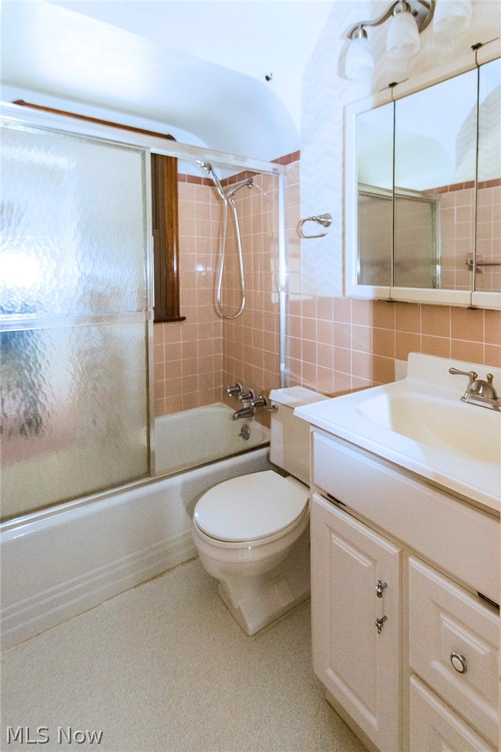 16305 Elsienna Avenue Cleveland OH 44135