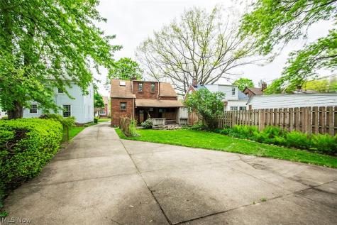 16305 Elsienna Avenue Cleveland OH 44135
