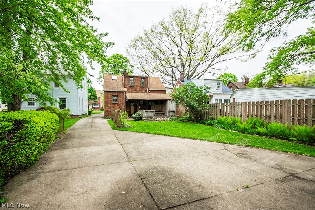 16305 Elsienna Avenue Cleveland OH 44135