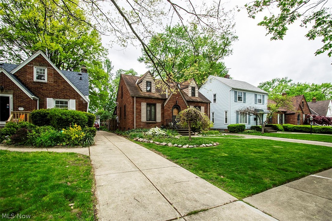 16305 Elsienna Avenue Cleveland OH 44135