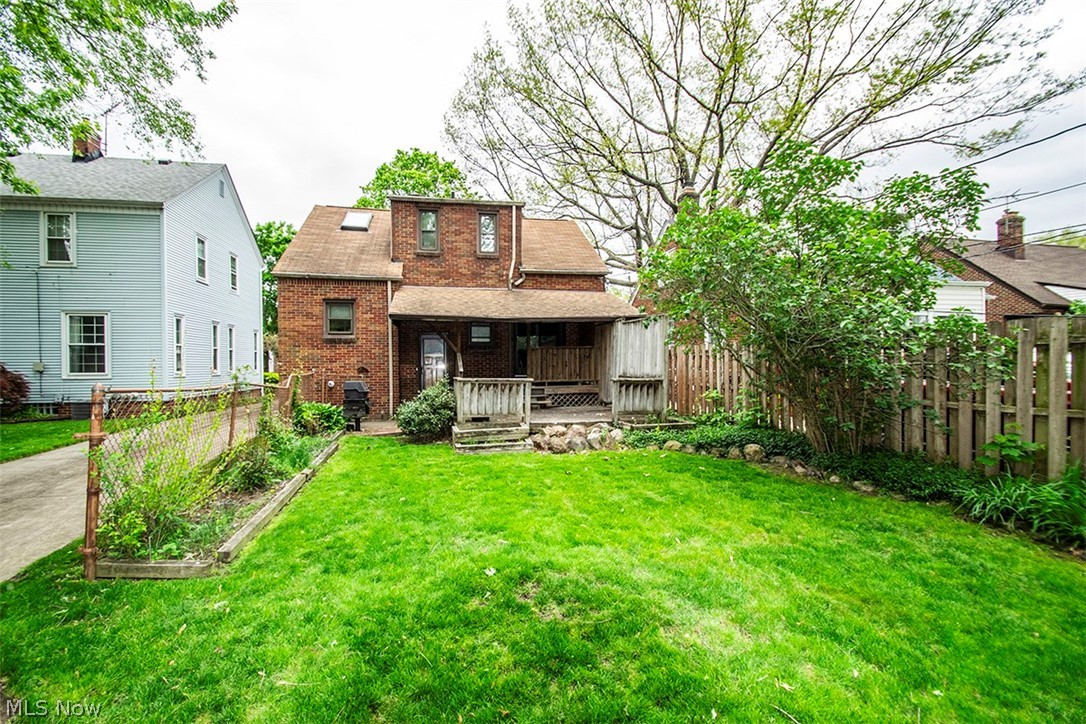16305 Elsienna Avenue Cleveland OH 44135