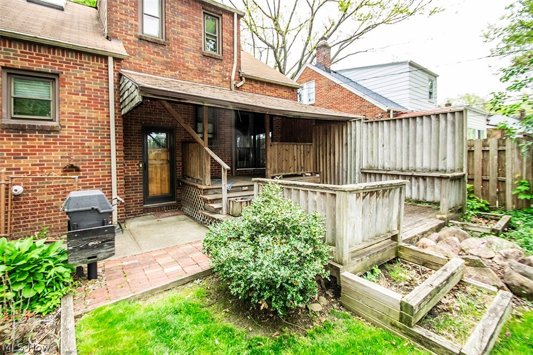 16305 Elsienna Avenue Cleveland OH 44135