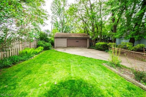 16305 Elsienna Avenue Cleveland OH 44135