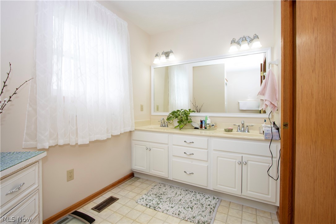 17361 Back Massillon Road North Lawrence OH 44666