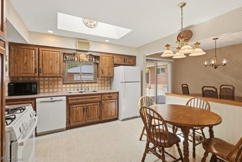 6503 Regency Drive Parma OH 44129