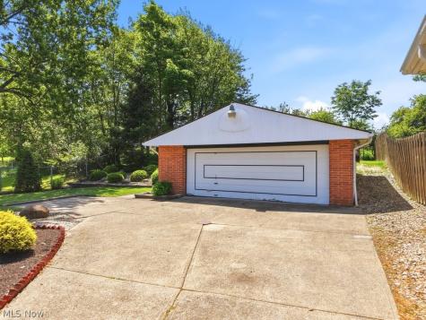 6503 Regency Drive Parma OH 44129